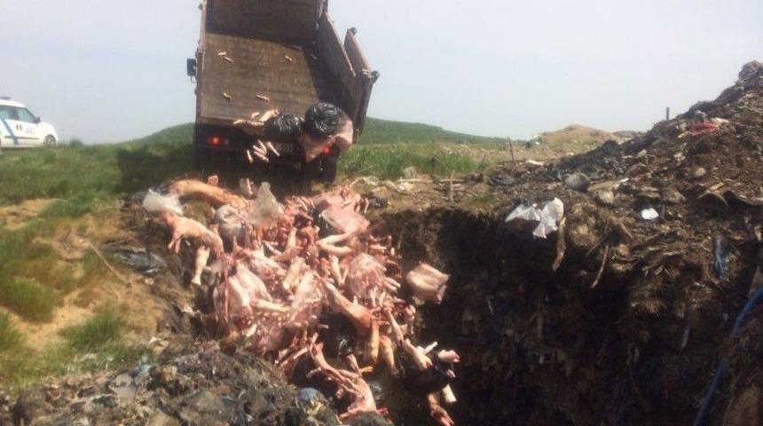 Kaza Yapan Ara&ccedil;tan &Ccedil;ıkan 2 Ton Ka&ccedil;ak Et İmha Edildi