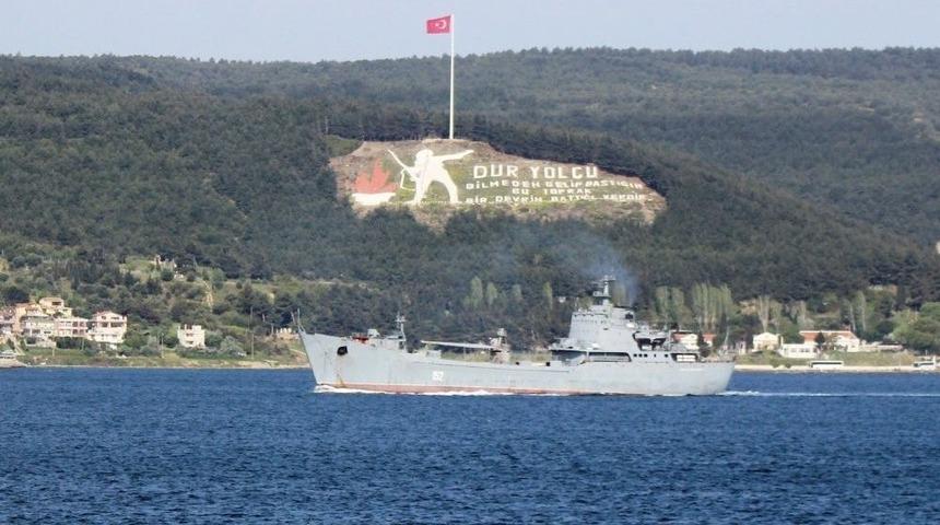 Rus &Ccedil;ıkarma Gemisi &Ccedil;anakkale Boğazından Ge&ccedil;ti