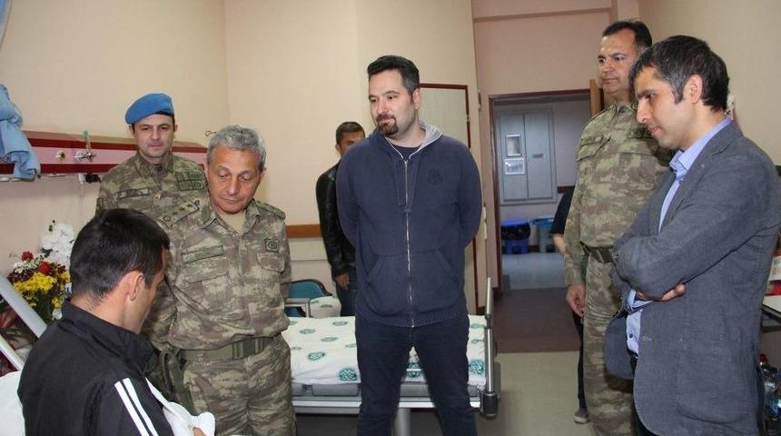 Jandarma Albay &Ccedil;elik, Yaralı Askeri Ziyaret Etti