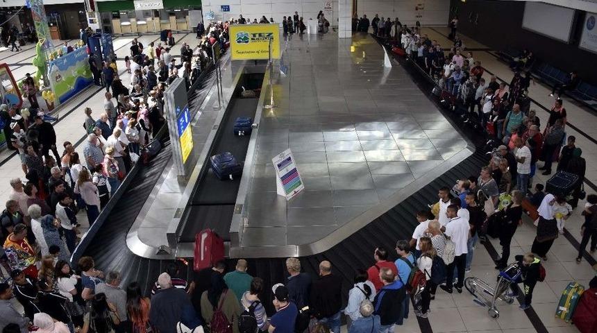 Antalya&rsquo;da Rus Turist Patlaması