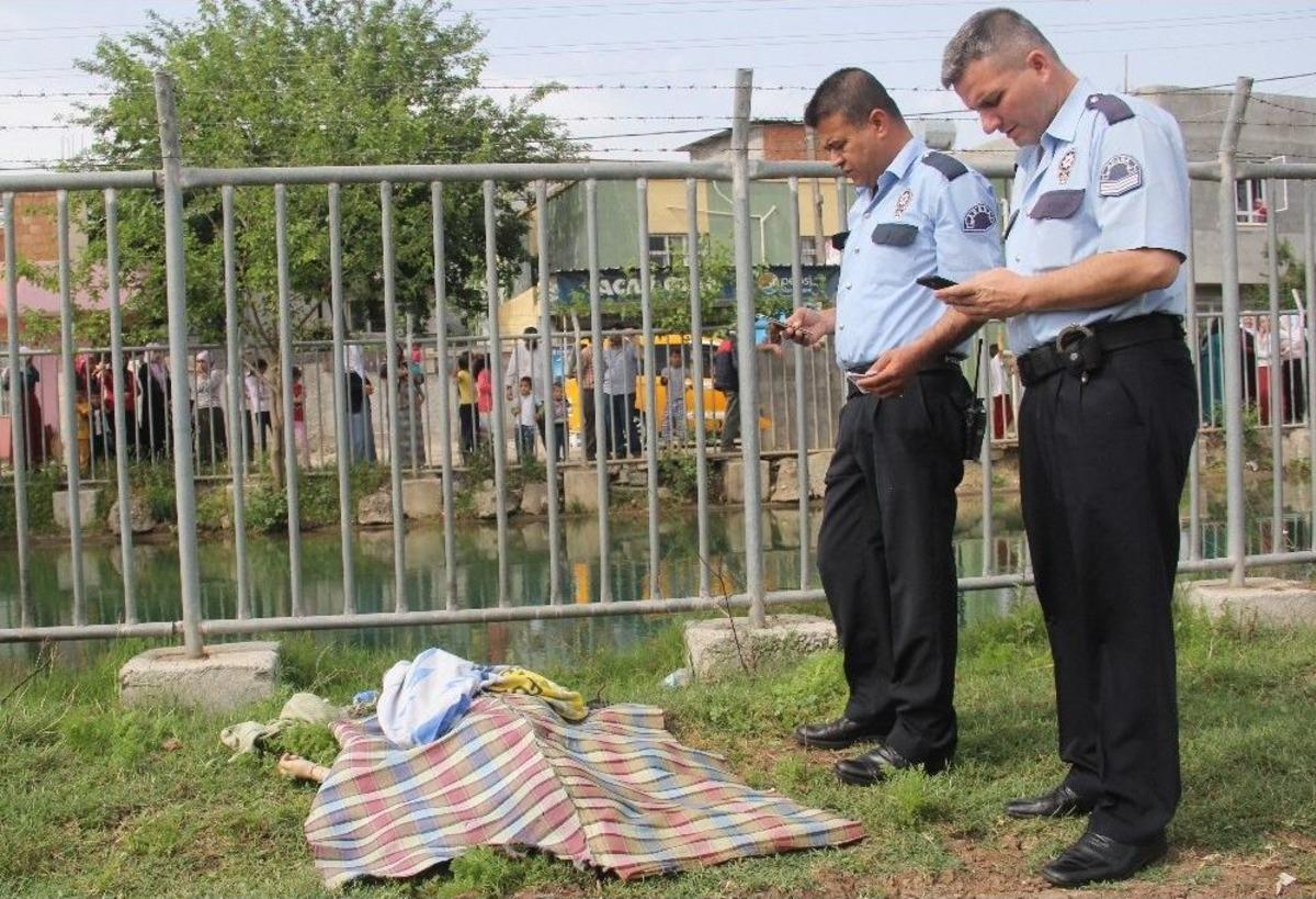 Boğulan Kız &Ccedil;ocuğunu Polis Whatsapptan Teşhis Etmeye &Ccedil;alıştı