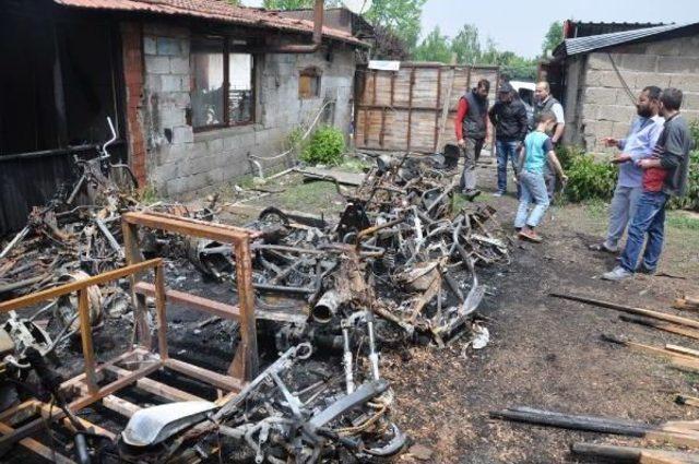 İnegöl'de Tamire Getirilen 10 Motosiklet Yandı