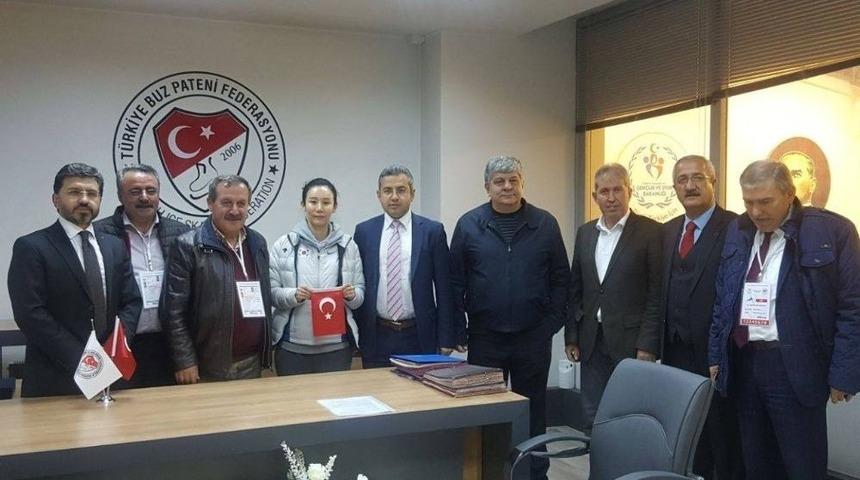 S&uuml;rat Patenine Bayan Eli Değecek