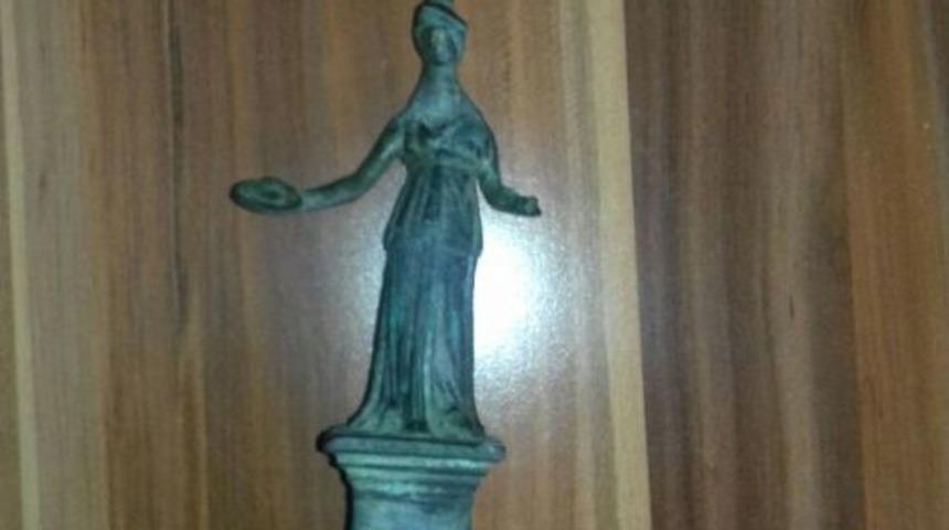 Bronz Tanrı&ccedil;a Heykeli İle Yurt Dışına &Ccedil;ıkmaya &Ccedil;alışan Bir Kişi Yakalandı