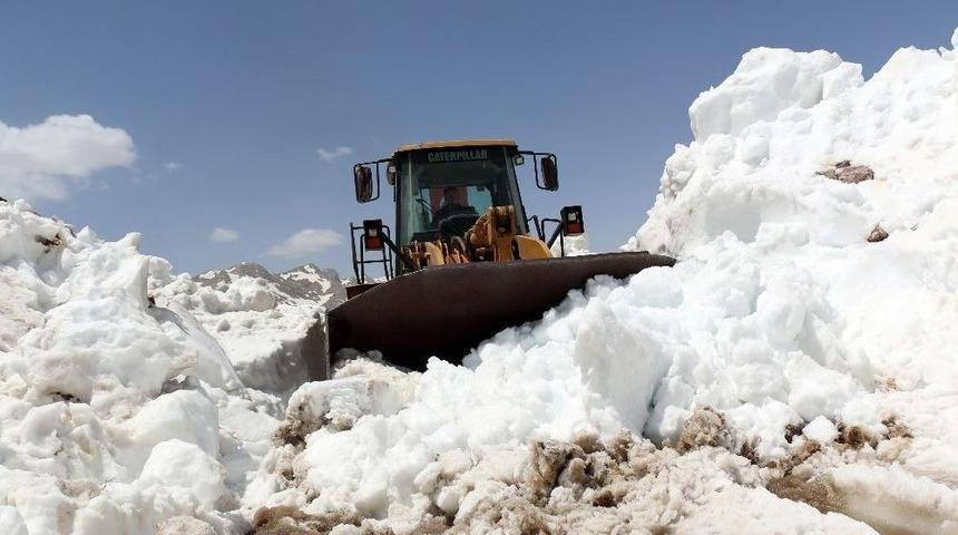 Antalya’da Mayıs Ayında Karla Mücadele