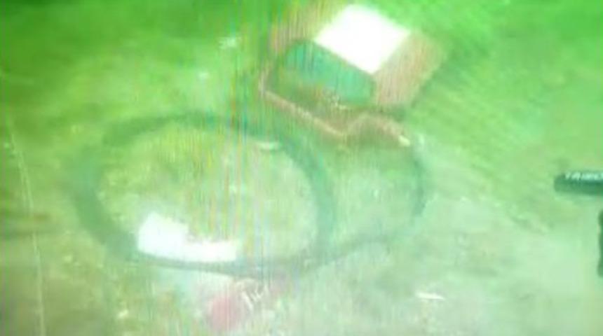 Denize d&uuml;şen helikopterin enkaz g&ouml;r&uuml;nt&uuml;leri