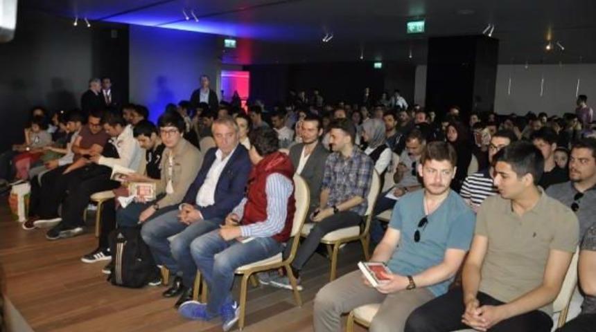 İlber Ortaylı I&ccedil;in Saatlerce Sıra Beklediler