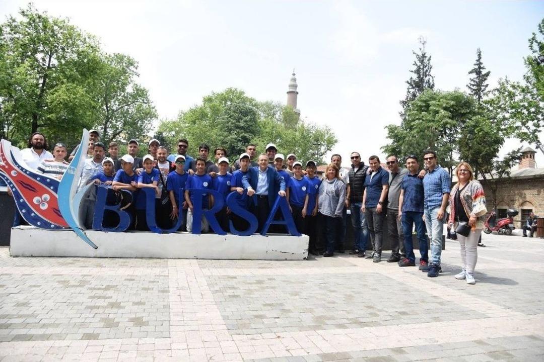 Başkan Uğur Gen&ccedil; Sporcularla Bursa&rsquo;yı Gezdi