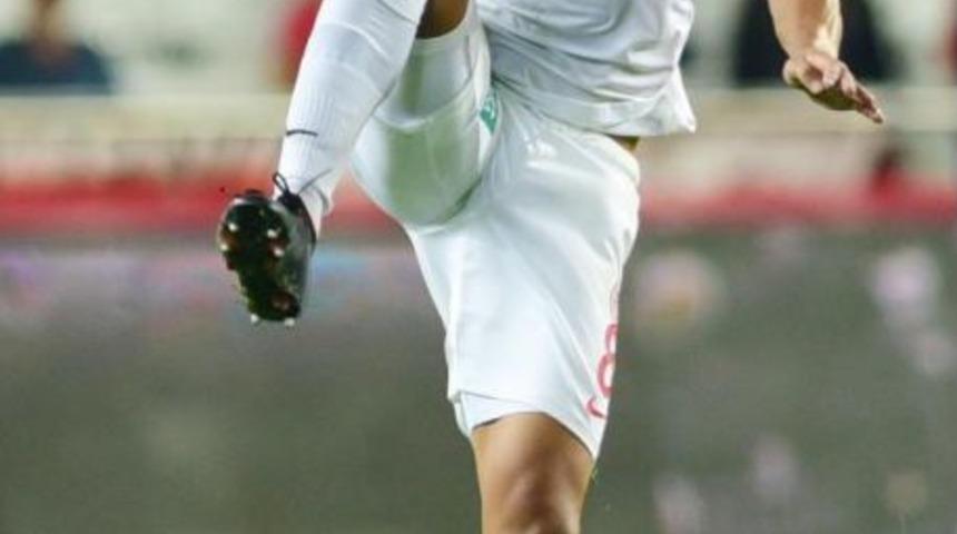 Antalyaspor Yekta'yla Charles'in S&ouml;zleşmesini Uzattı