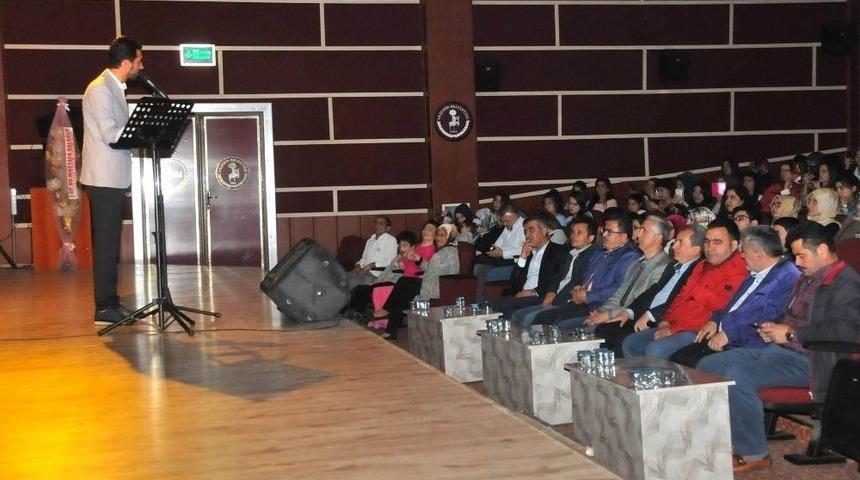 Akşehir&rsquo;de Şiir Ve T&uuml;rk&uuml; Dinletisi D&uuml;zenlendi