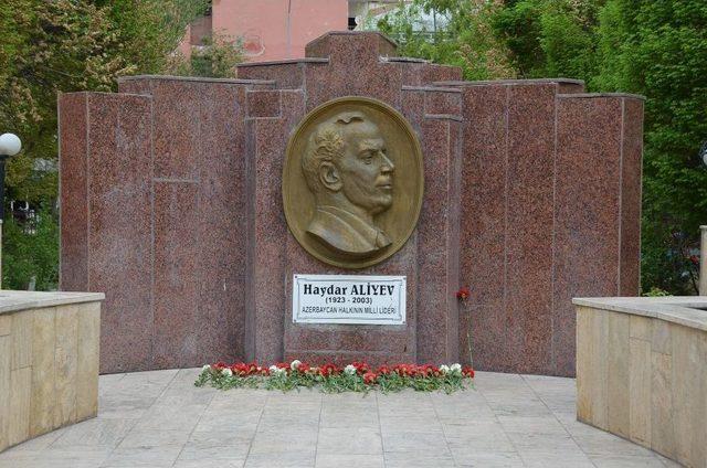 Azerbaycan’ın Merhum Cumhurbaşkanı Aliyev, Iğdır’da Anıldı