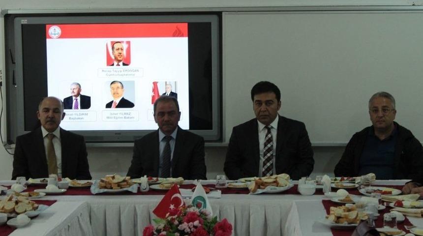 İl Milli Eğitim M&uuml;d&uuml;r&uuml; Şevket Karadeniz: &ldquo;devlet Okulları Kırşehir Genelinde &Ouml;zel Okullara Oranla Daha G&uuml;&ccedil;l&uuml;&rdquo;