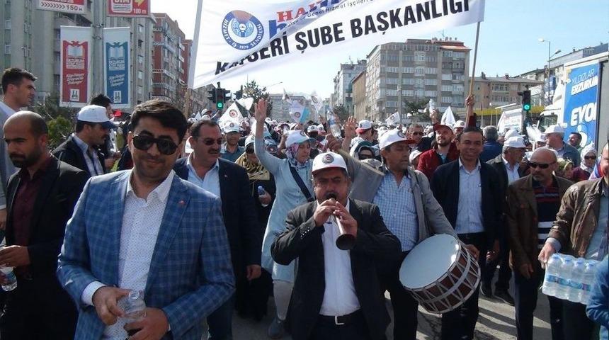 &Ccedil;elik, "1 Mayıs&rsquo;ı Coşkuyla Erzurum&rsquo;da Kutladık"