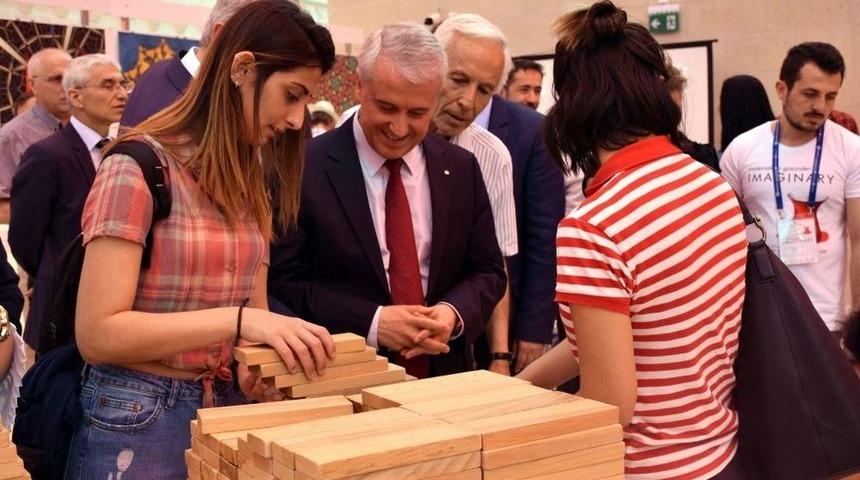 &rsquo;matematiğin G&ouml;z&uuml;nden Imagınary&rsquo; Sergisi Anadolu &Uuml;niversitesinde