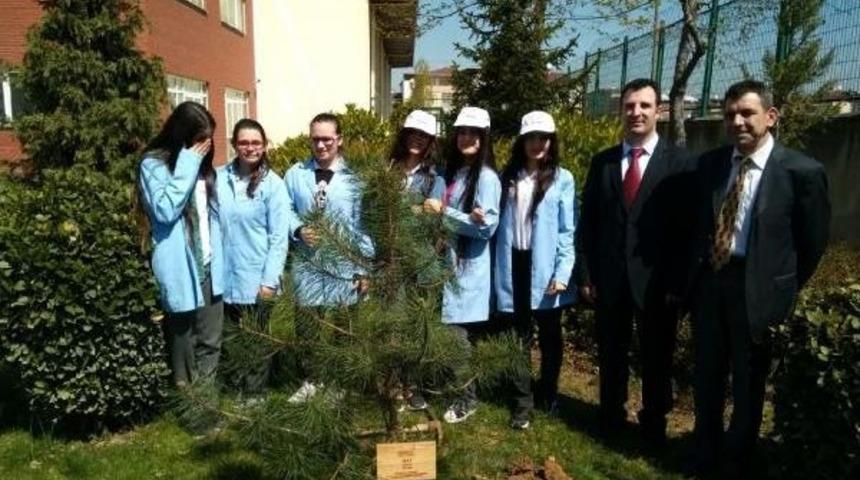 T&uuml;rktrakt&ouml;r, Kız &Ouml;ğrencileri Otomotiv &Uuml;retimine &Ccedil;ağırıyor