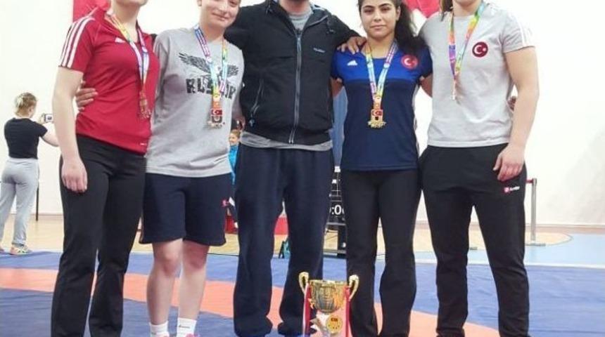 Bartın &Uuml;niversitesi Serbest Stil G&uuml;reşte T&uuml;rkiye İkincisi Oldu