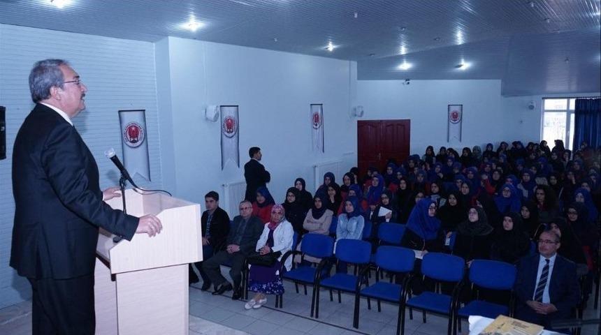 &Uuml;nver, İmam Hatipli Kız &Ouml;ğrencilere Seslendi, &ldquo;bu &Uuml;lkenin Geleceği Sizlersiniz&rdquo;