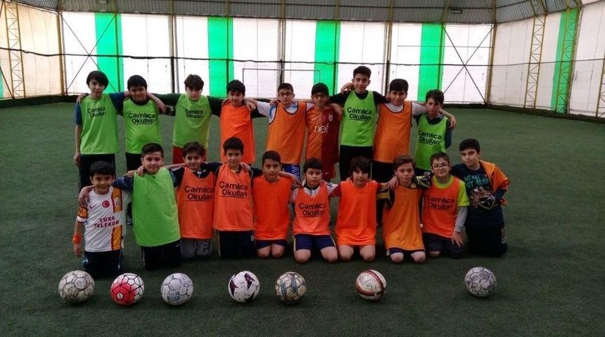 Öğrencilere Futbol Eğitimi