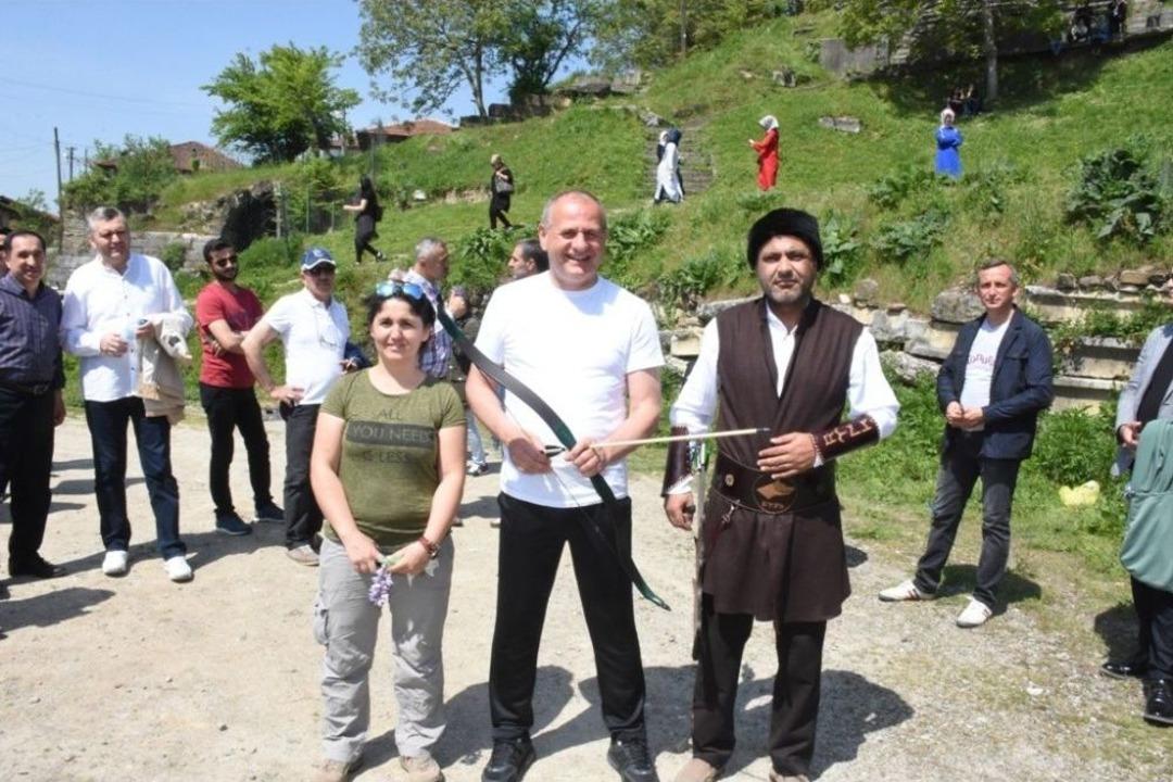 D&uuml;zce Belediyesi Mayıs &Ccedil;i&ccedil;ekleri Trekking Organizasyonu D&uuml;zenlendi
