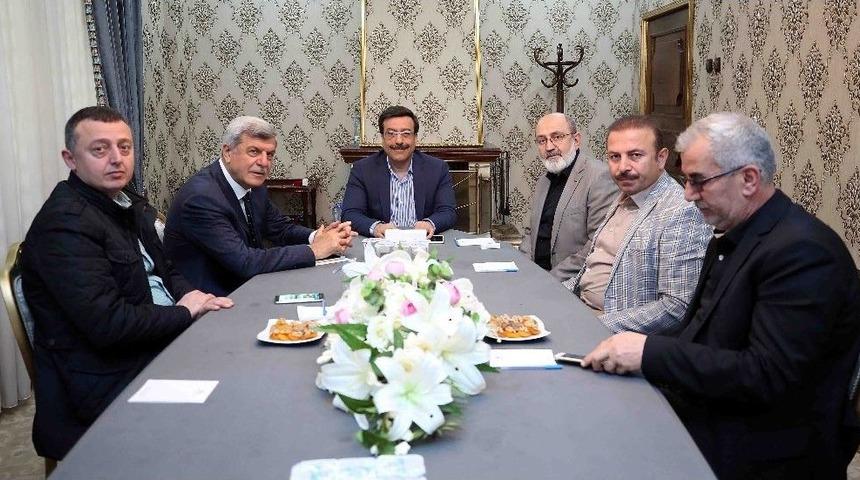 Diyarbakır Heyetinden Başkan Karaosmanoğlu&rsquo;na Teşekk&uuml;r Ziyareti
