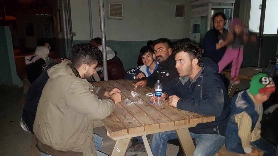 27 Suriyeli İle Yola &Ccedil;ıkan Tekne Ancak 100 Metre Gidebildi