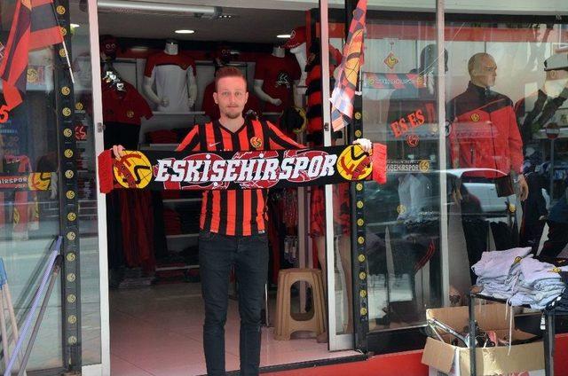 Eskişehirspor’a Taraftarları Lisanslı Ürün Alarak Destek Oluyor