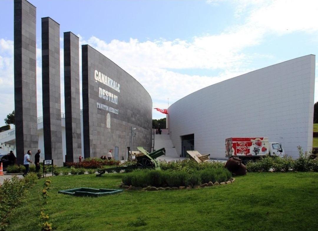 &Ccedil;anakkale Destanı Tanıtım Merkezi&rsquo;nden 1 Milyonuncu Ziyaret&ccedil;iye Plaket