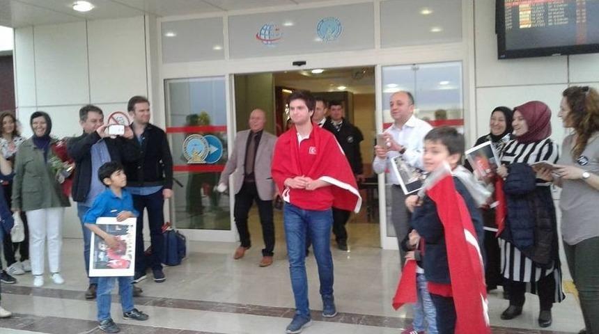 Denizlili Batuhan Romanya&rsquo;dan Madalya İle D&ouml;nd&uuml;