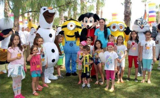 Kemer'de Turistler Için Aile Festivali