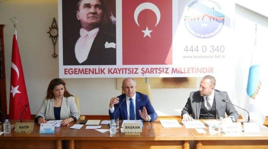 B&uuml;y&uuml;k&ccedil;ekmece&rsquo;deki Meydanın Adı Oy Birliğiyle Atat&uuml;rk Meydanı Oldu