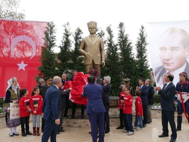 Büyükçekmece’deki Meydanın Adı Oy Birliğiyle Atatürk Meydanı Oldu