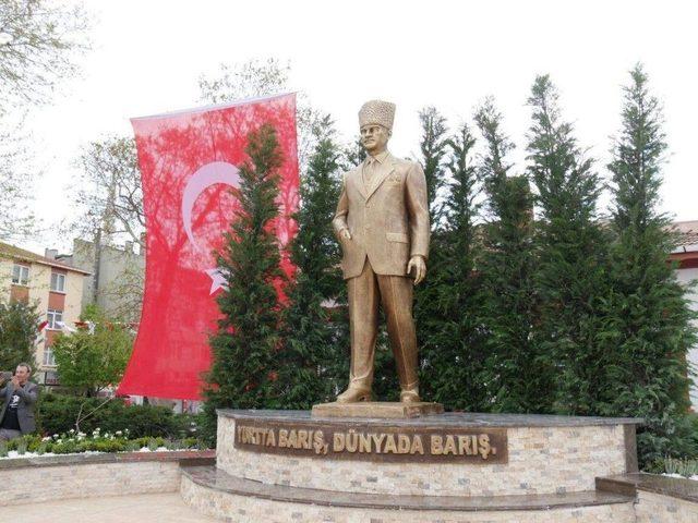 Büyükçekmece’deki Meydanın Adı Oy Birliğiyle Atatürk Meydanı Oldu