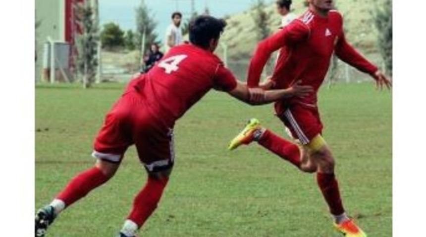 Yeni Malatyaspor&rsquo;un Gen&ccedil; Futbolcusu Furkan Yiğit&rsquo;in Yeteneği Dikkat &Ccedil;ekiyor