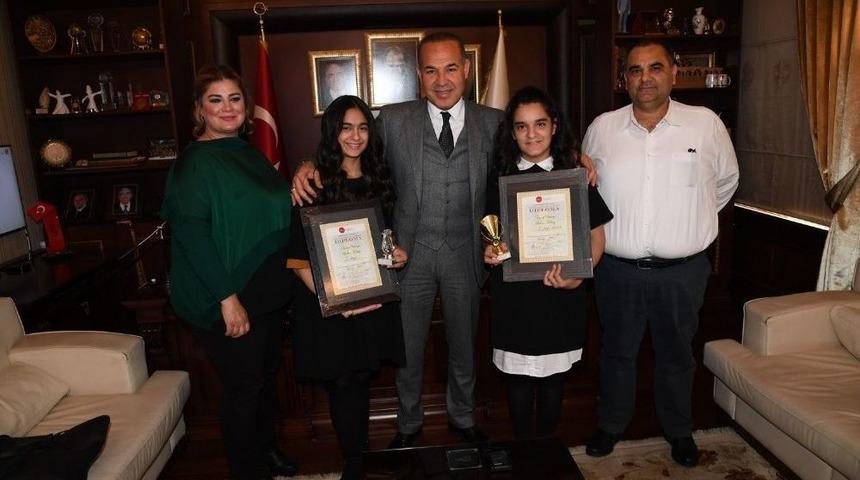 Müzisyen İkizlere Başkan Sözlü’den Destek