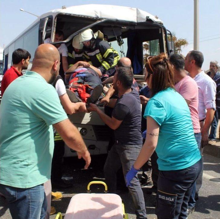 İşçi Servisi Kaza Yaptı: 10 Yaralı G2