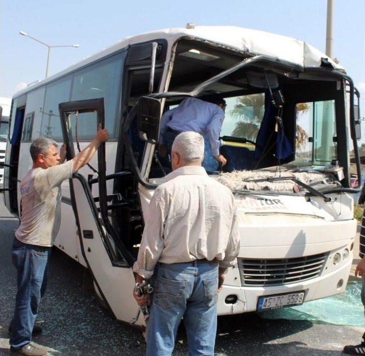 İşçi Servisi Kaza Yaptı: 10 Yaralı G5