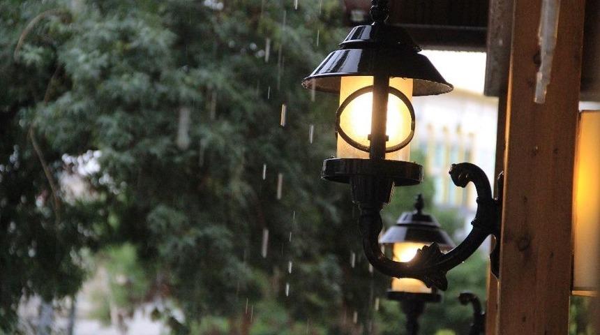 Şimşeklerin Dansı Etkiledi