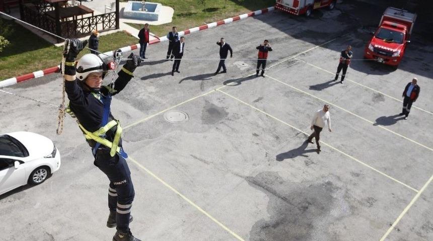 İtfaiyeciler Eğitimde