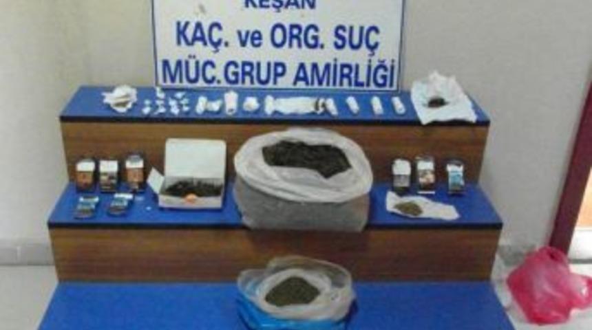 Evinde 3.5 Kilo Esrar Bulundu, Serbest Kaldı