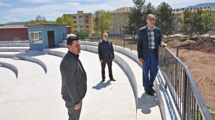 G&ouml;lbaşı İl&ccedil;esinde Amfi Tiyatro A&ccedil;ılışa Hazırlanıyor