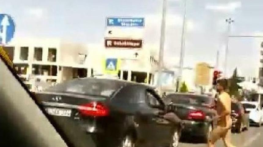 Şanlıurfa'da &Ccedil;ıplak Gen&ccedil; Şaşkınlığı