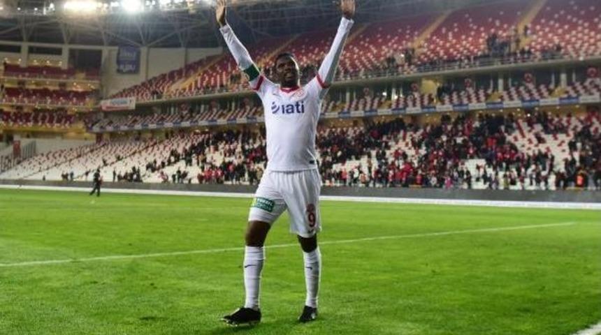 Eto'o 4 Gol Sonra Antalyaspor'un Tarihine Ge&ccedil;iyor