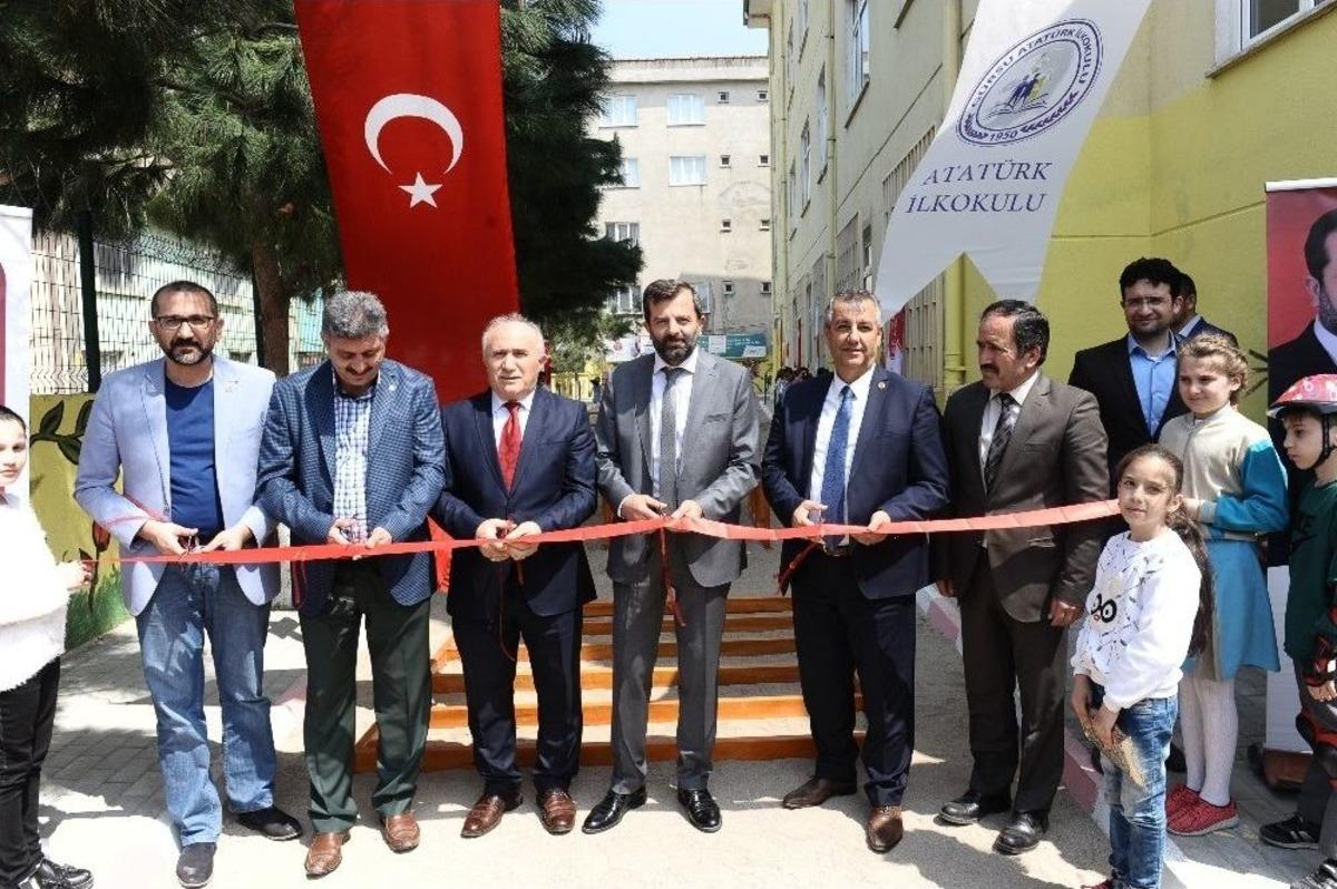 İlk&ouml;ğretim Okuluna Survivor Parkuru