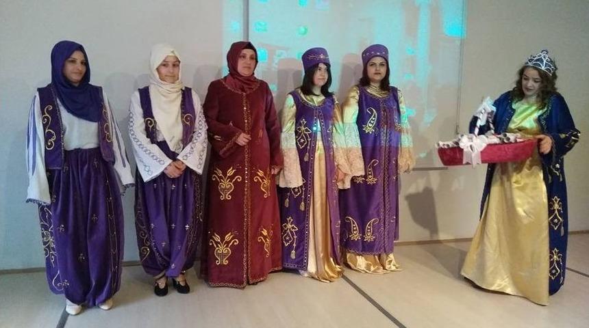 Meslek Edindirme Kursiyerlerinin Sertifika Sevinci