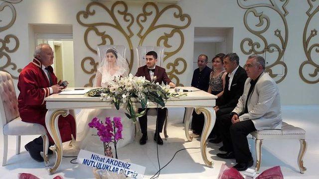 Helallik İçin Nikah Masasından Mezarlığa Gittiler