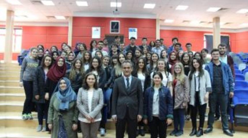 Rekt&ouml;r &Ouml;zer, Geleceğin Eczacılarıyla Bir Araya Geldi