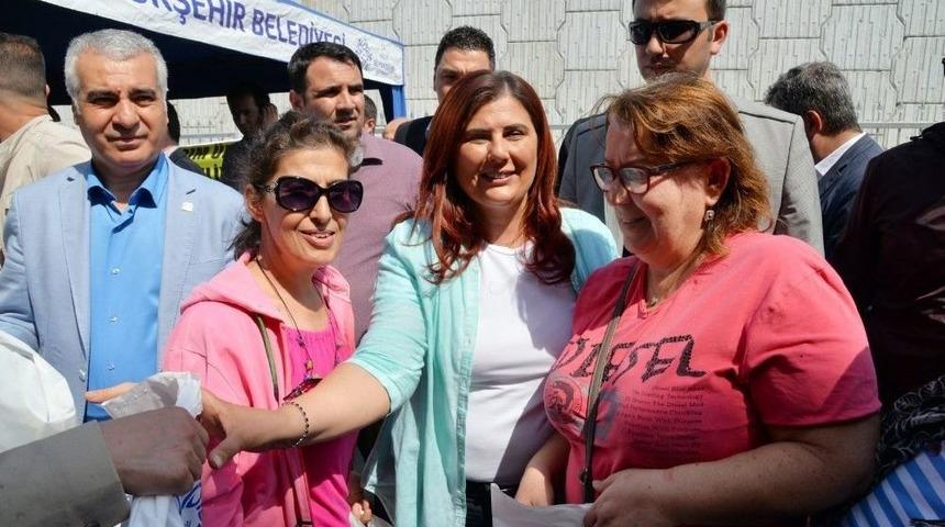 Başkan &Ccedil;er&ccedil;ioğlu, Kuşadası&rsquo;nda Yerli Fide Dağıttı