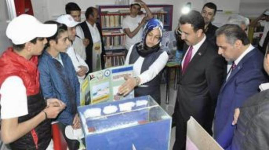 G&uuml;r&uuml;n&rsquo;de T&uuml;bitak 4006 Bilim Fuarı A&ccedil;ıldı