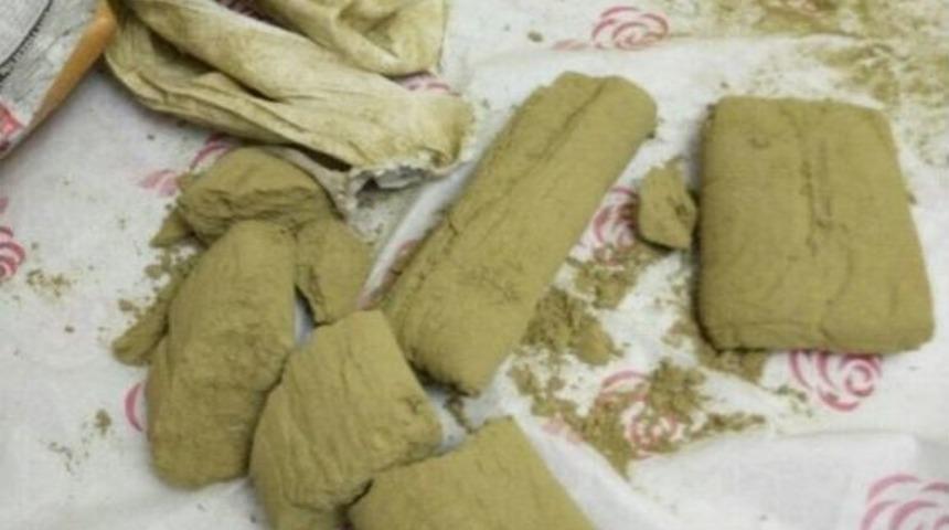 Karı Kocanın &Ccedil;antasından 2.5 Kilo Esrar &Ccedil;ıktı