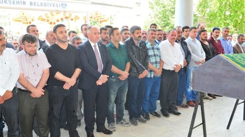 1 Mayısta İş Kazasında &Ouml;len Gen&ccedil; İş&ccedil;i G&ouml;z Yaşlarıyla Uğurlandı